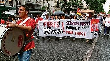 Illustration - suppressions d’emplois et de services utiles